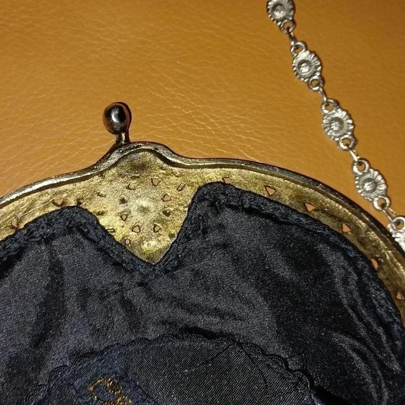 🌹Gorgeous clutch🎉 - Picture 7 of 7